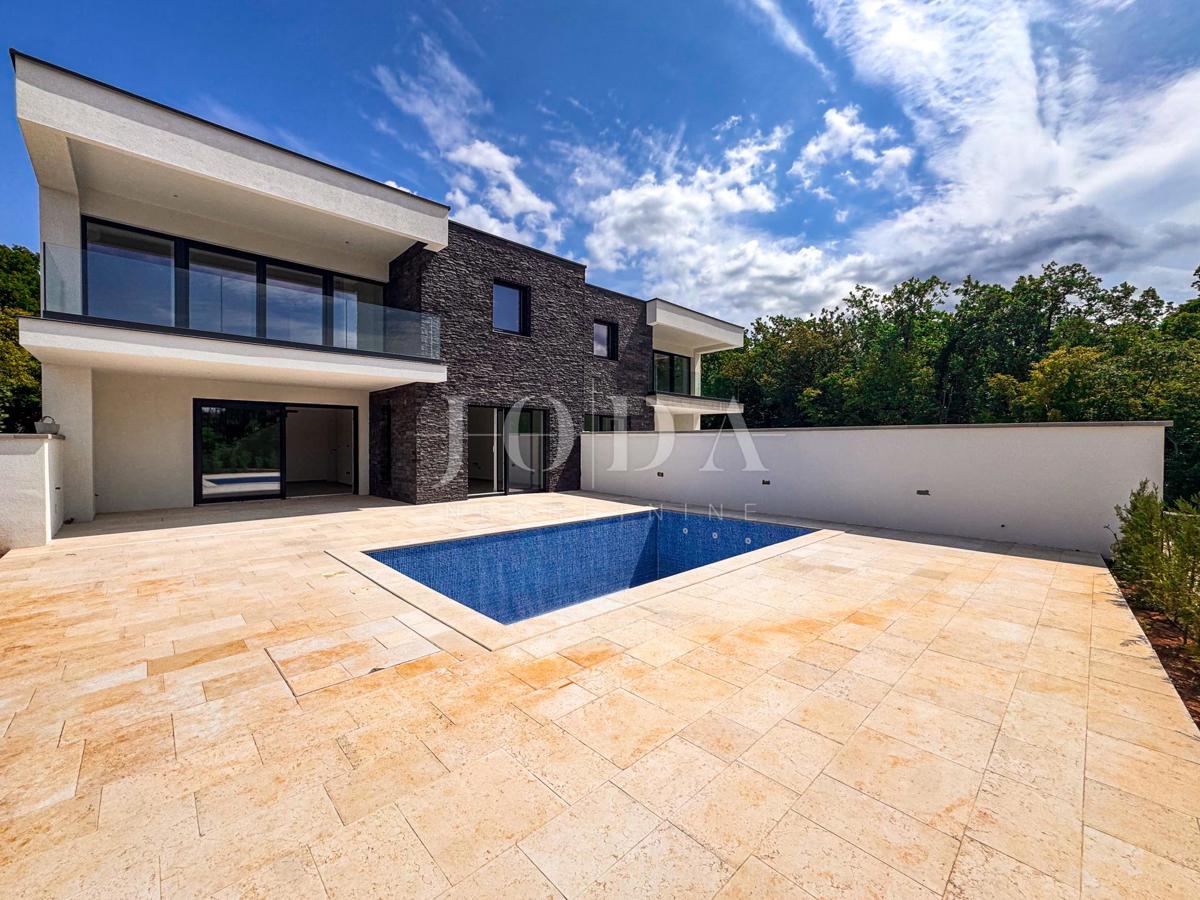 Kraljevica, luksuzni apartma z bazenom in vrtom