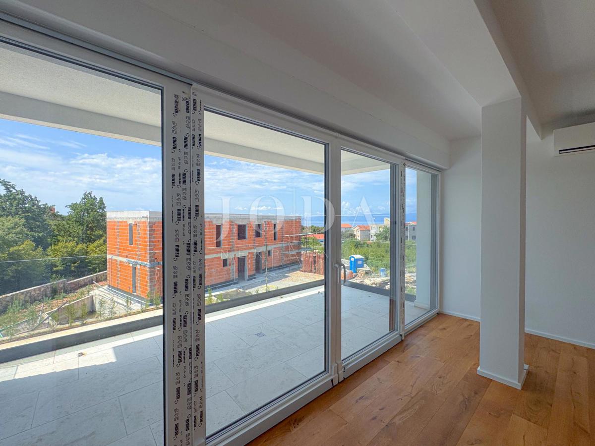 Kraljevica, luksuzni apartma z bazenom in vrtom