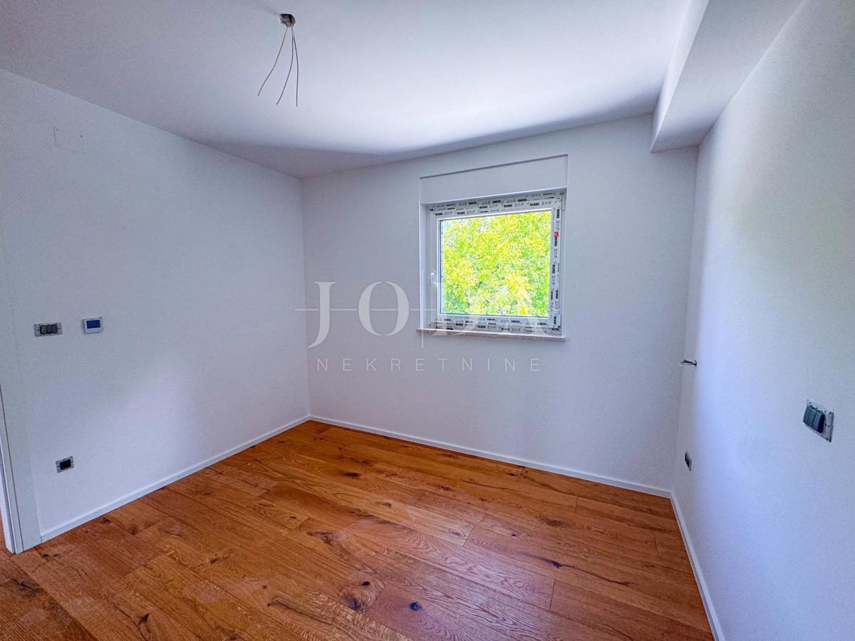 Kraljevica, luksuzni apartma z bazenom in vrtom