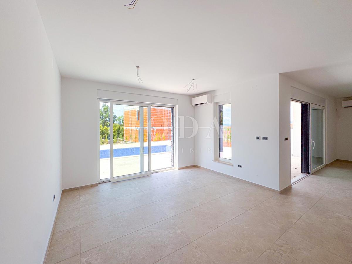 Kraljevica, luksuzni apartma z bazenom in vrtom