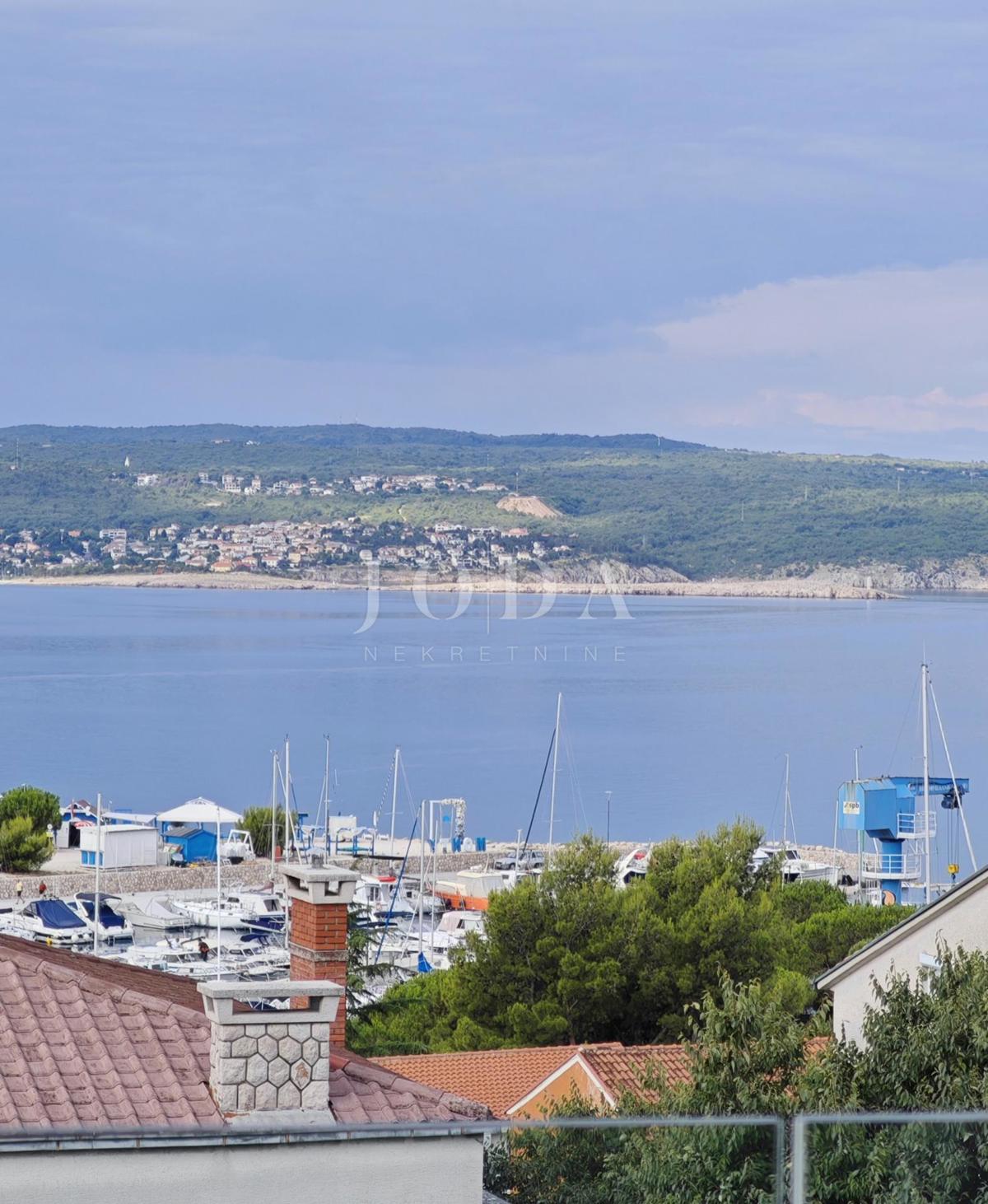 Crikvenica, trisobno stanovanje + garaža, 120,72 m²