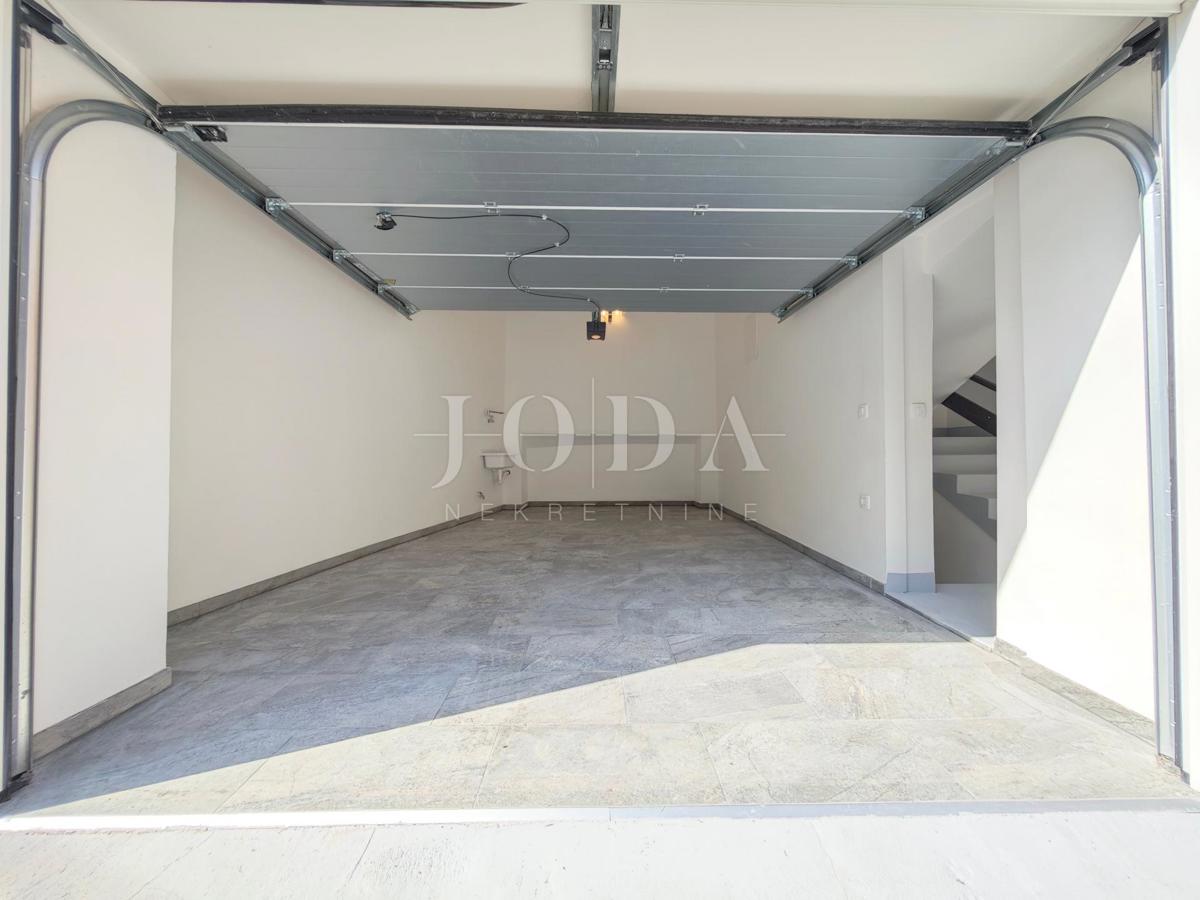 Crikvenica, trisobno stanovanje + garaža, 120,72 m²