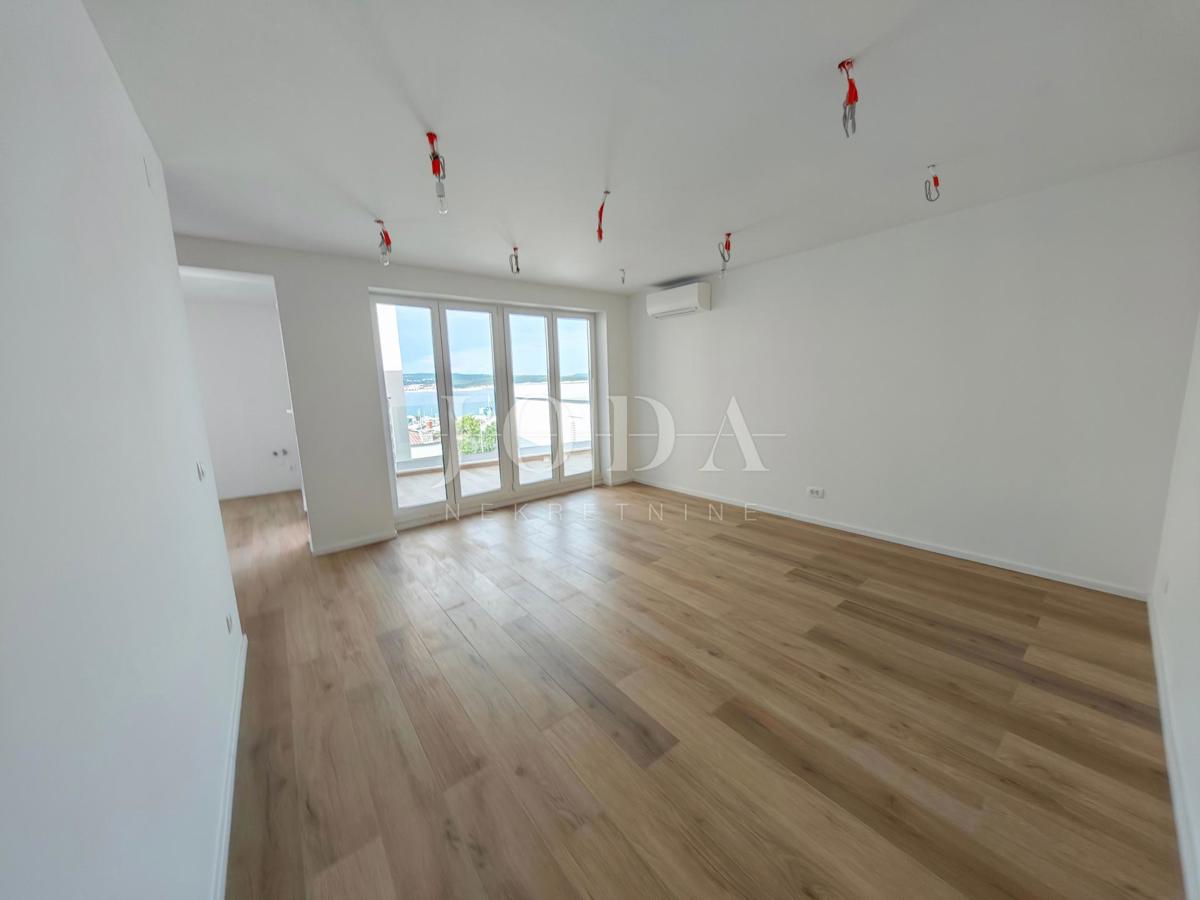 Crikvenica, trisobno stanovanje + garaža, 120,72 m²