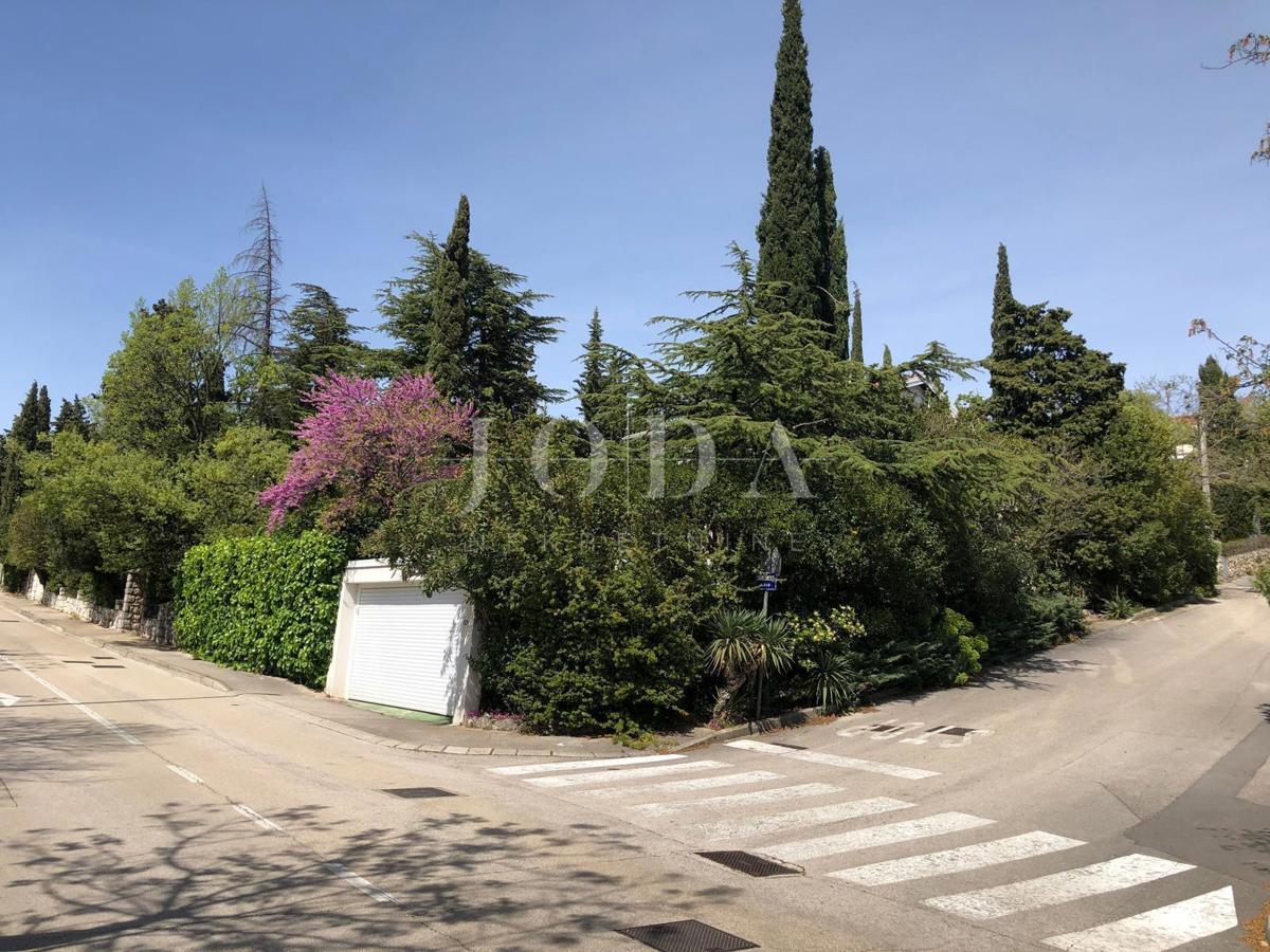 Družinska hiša na vrhunski lokaciji