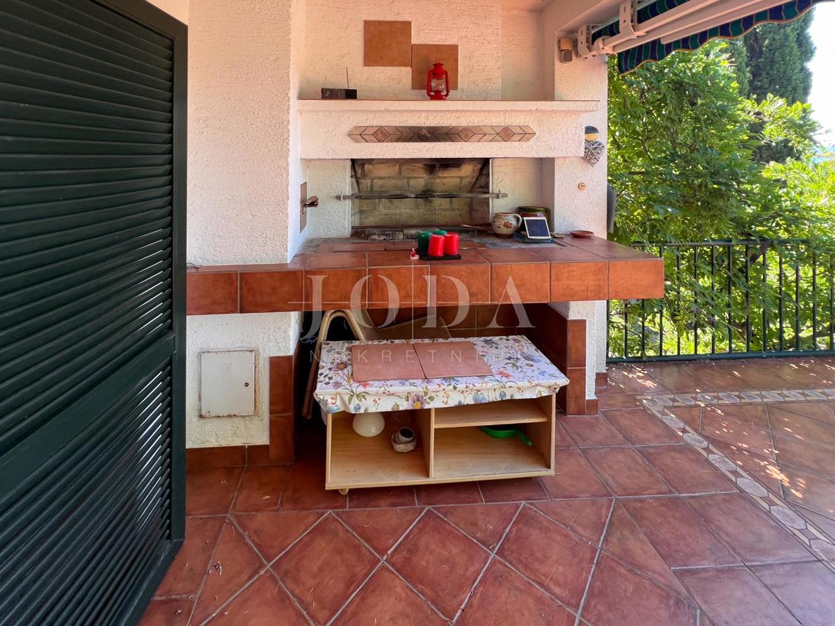 Družinska hiša na vrhunski lokaciji