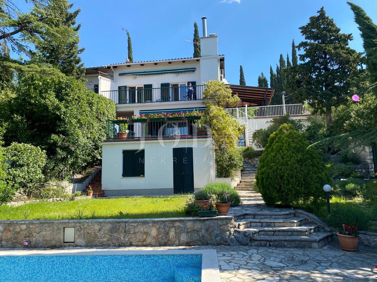 Družinska hiša na vrhunski lokaciji