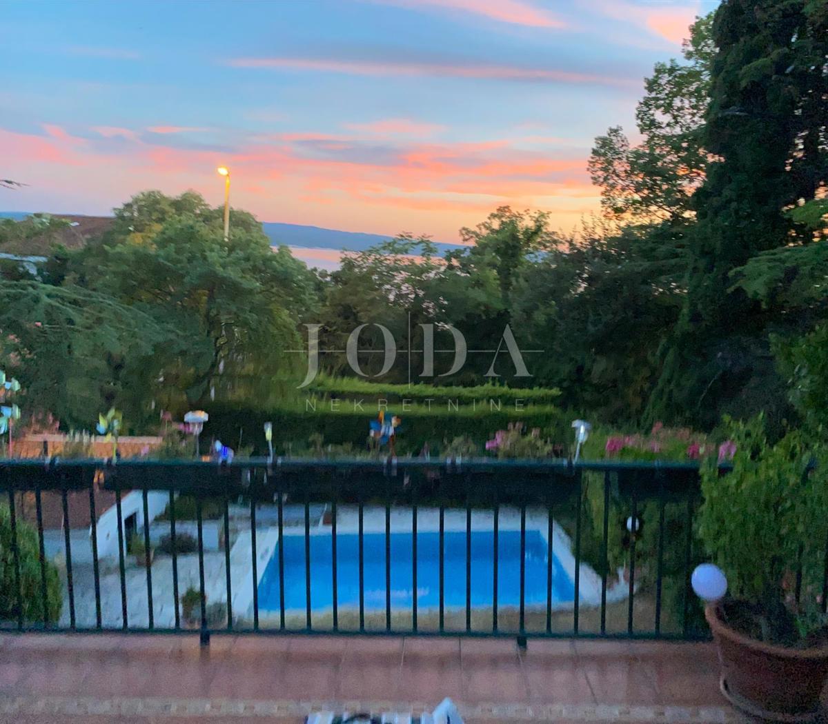 Družinska hiša na vrhunski lokaciji