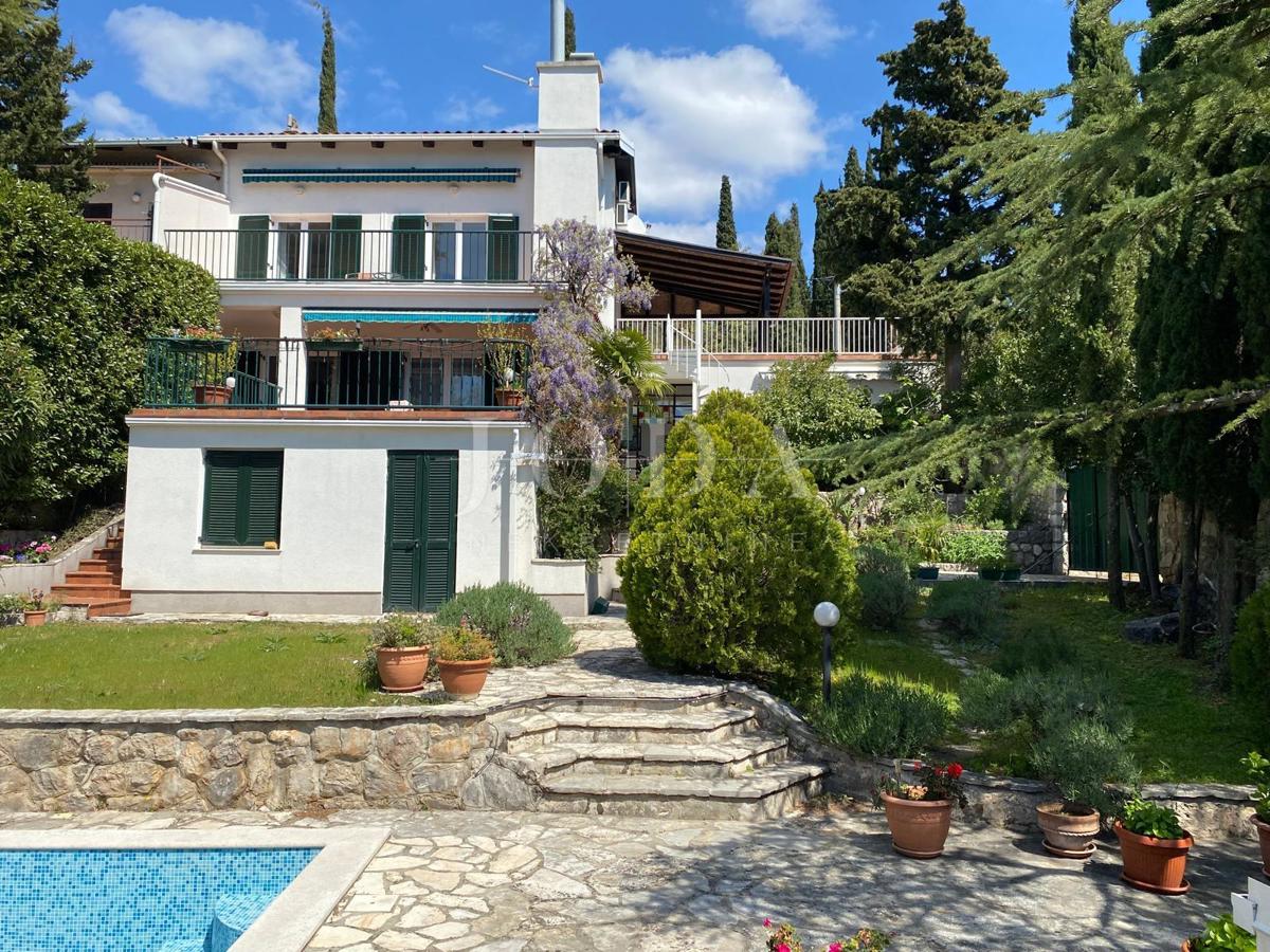 Družinska hiša na vrhunski lokaciji