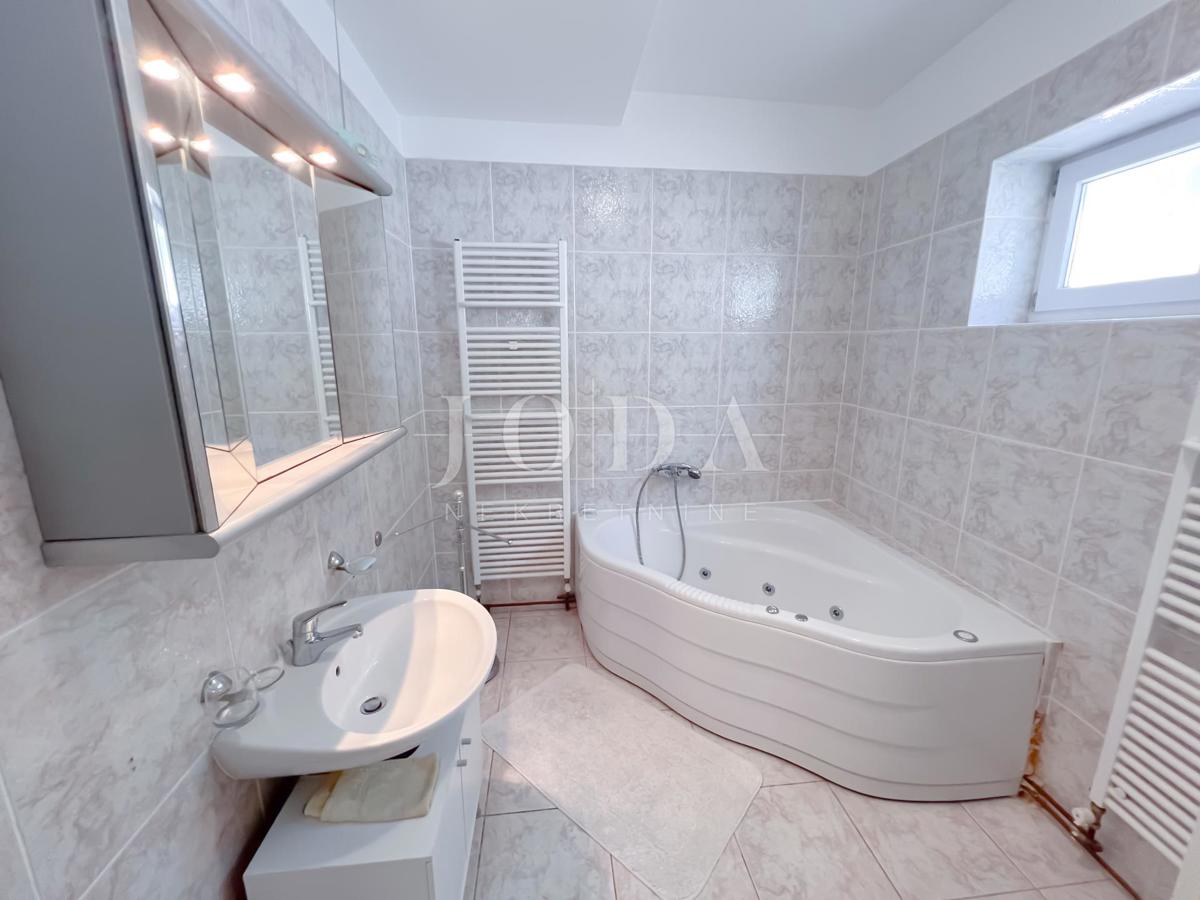 Družinska hiša na vrhunski lokaciji