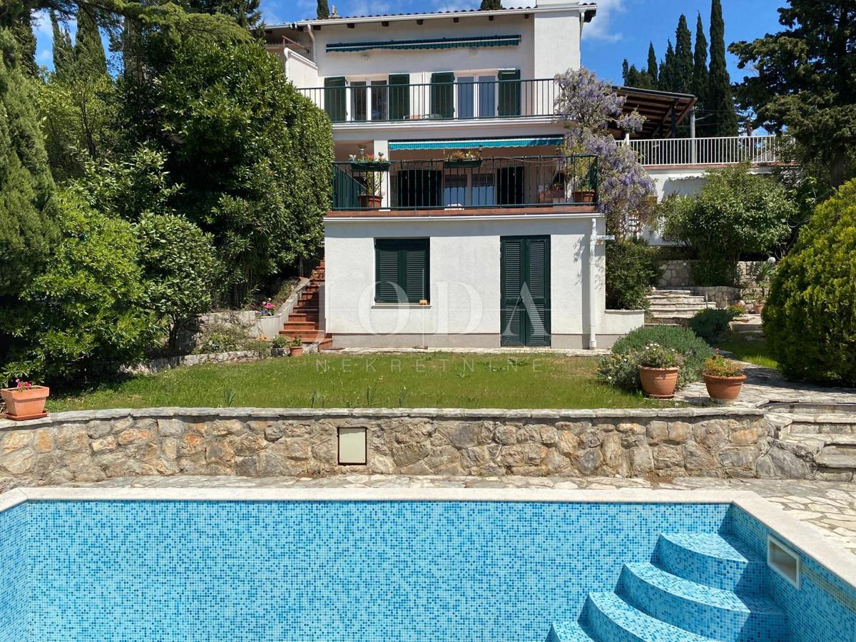 Družinska hiša na vrhunski lokaciji