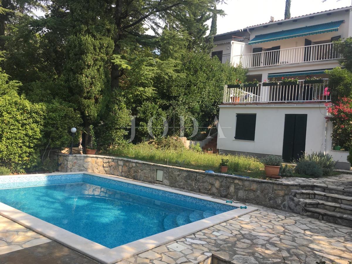 Družinska hiša na vrhunski lokaciji