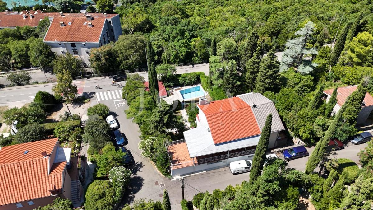 Družinska hiša na vrhunski lokaciji