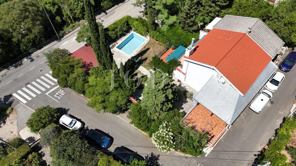 Družinska hiša na vrhunski lokaciji