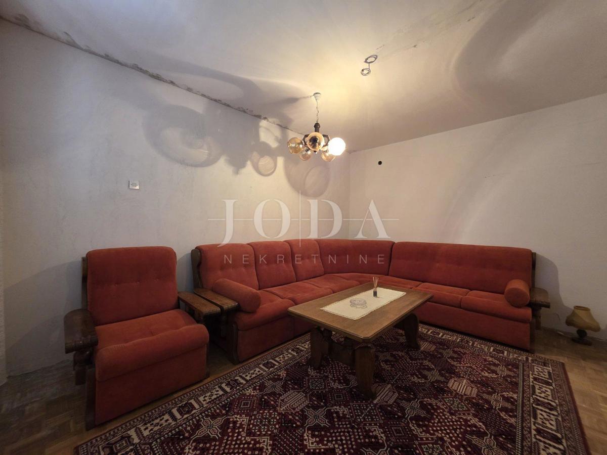 Novi Vinodolski, Smokvica Krmpotska, hiša z dvema stanovanjema