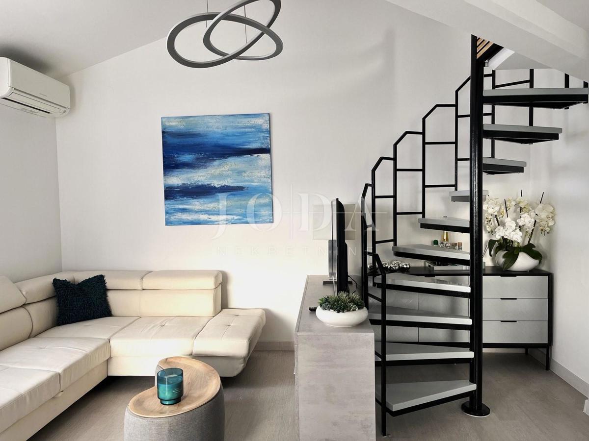 Prenovljeno stanovanje z odprtim pogledom na morje