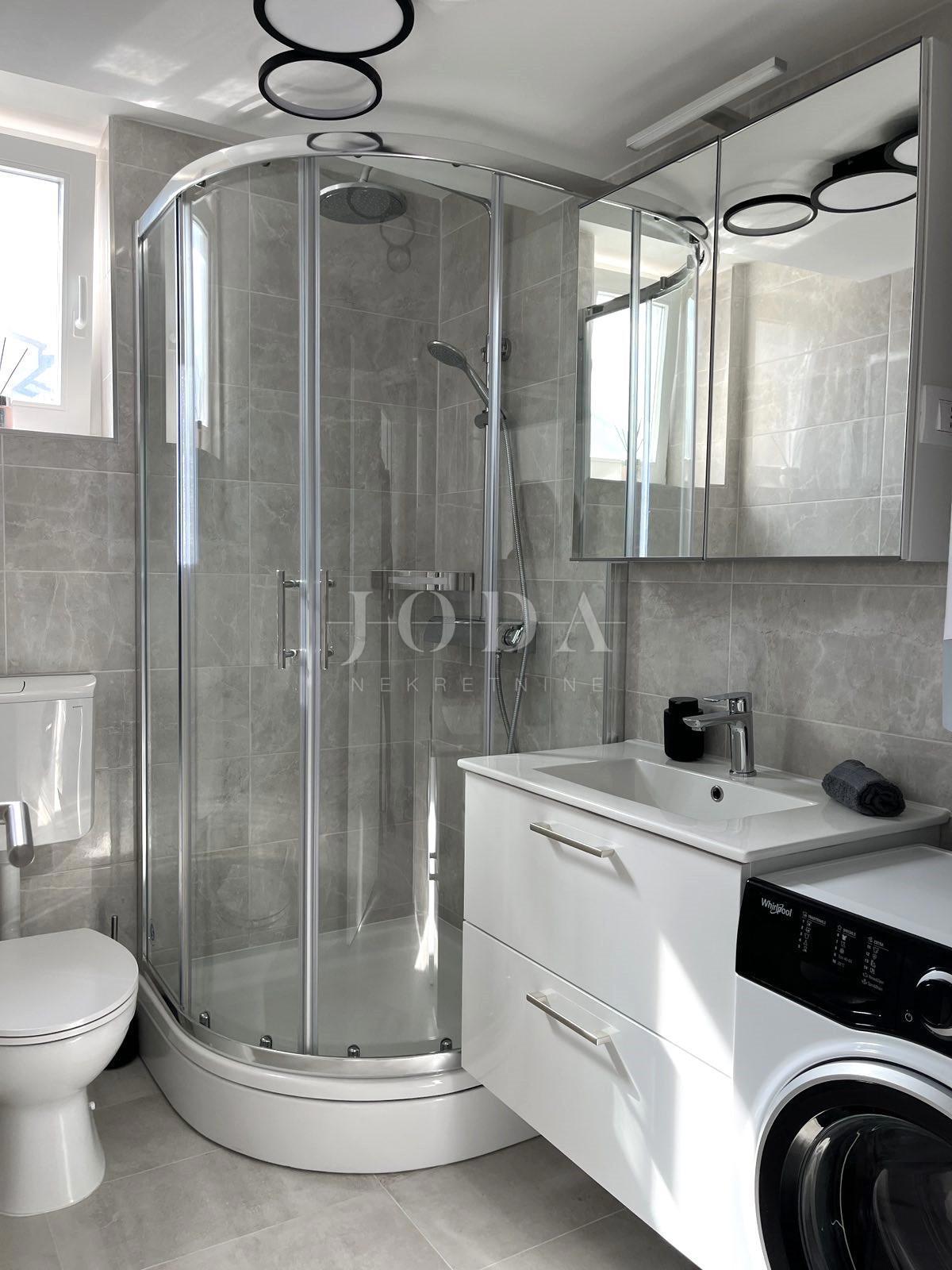 Prenovljeno stanovanje z odprtim pogledom na morje