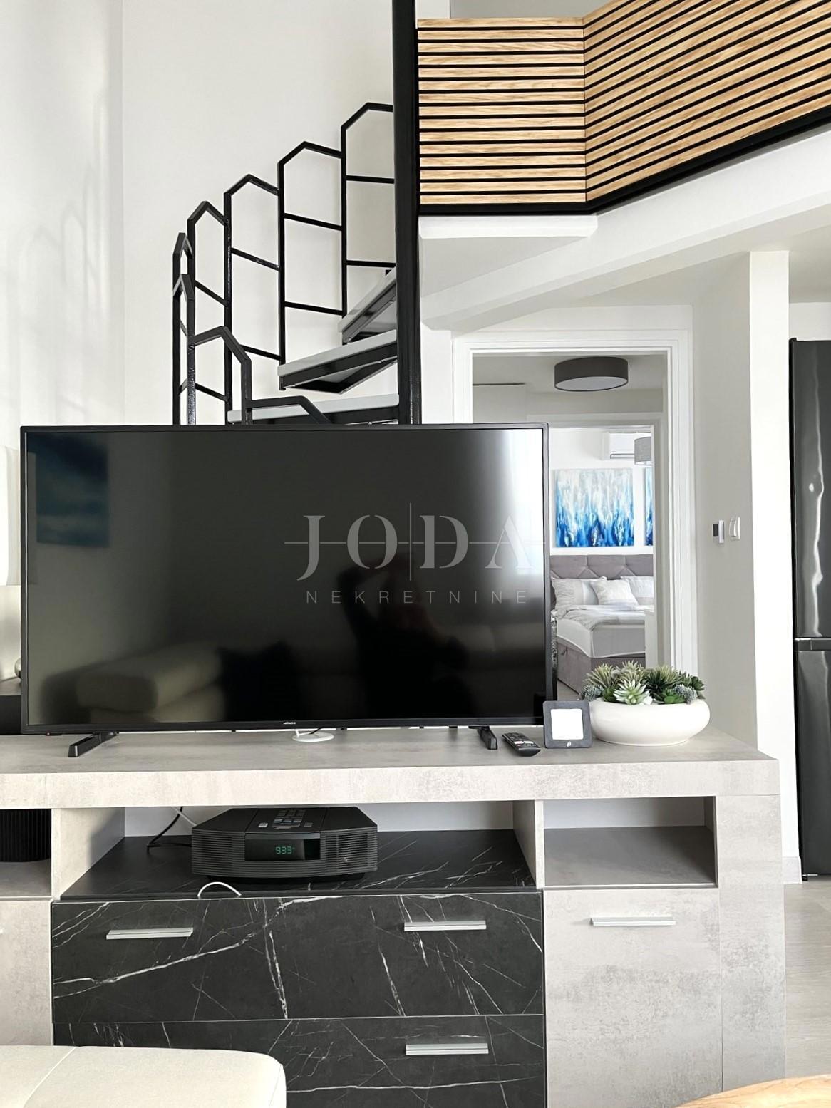 Prenovljeno stanovanje z odprtim pogledom na morje