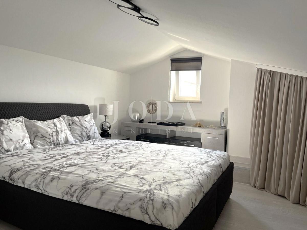 Prenovljeno stanovanje z odprtim pogledom na morje