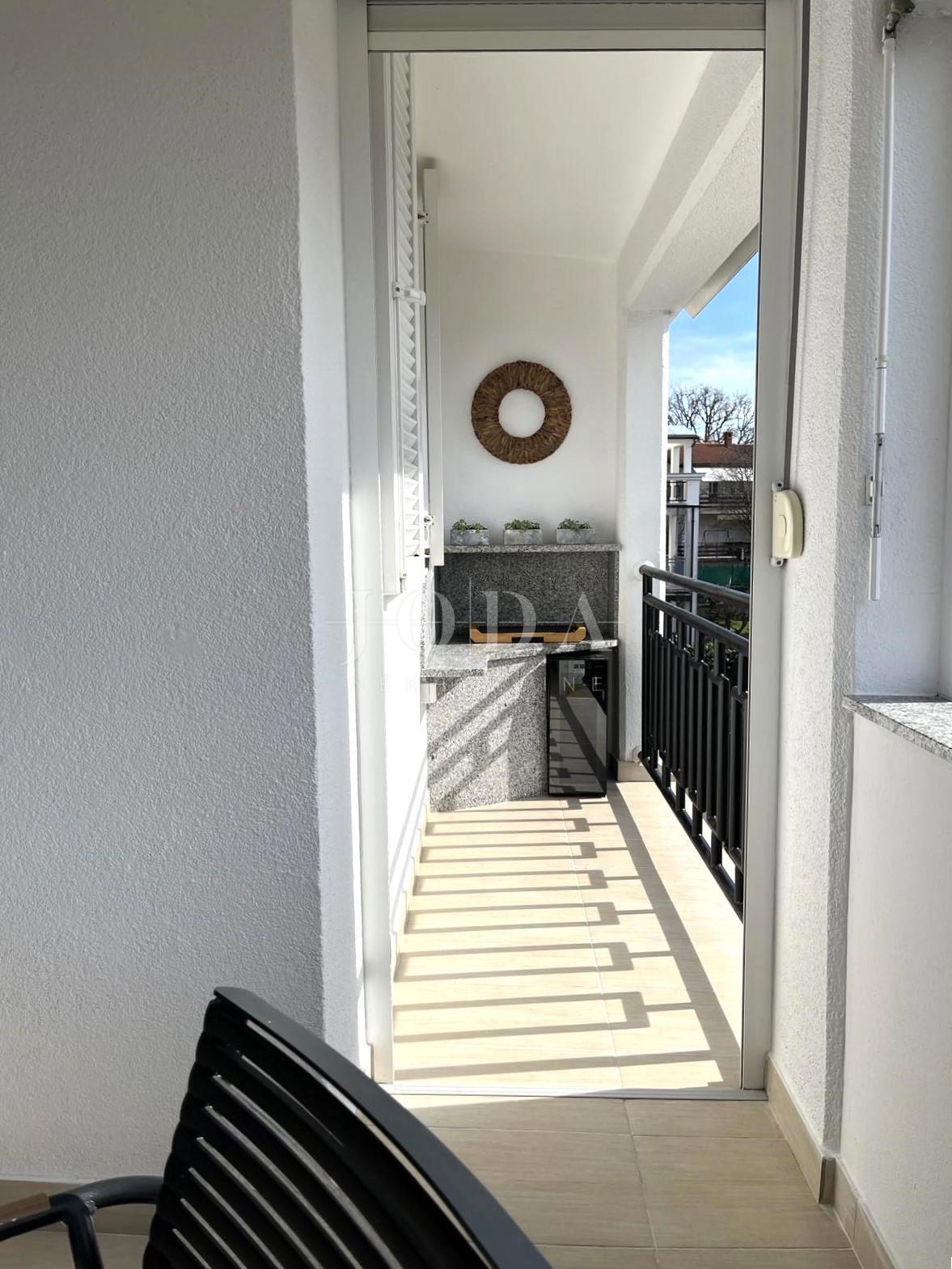 Prenovljeno stanovanje z odprtim pogledom na morje