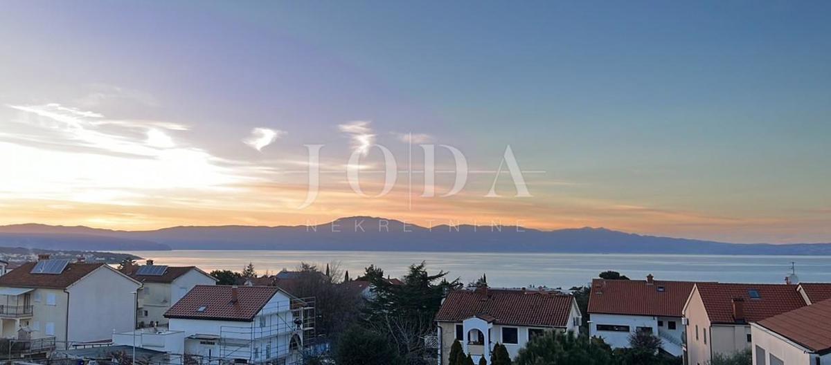 Prenovljeno stanovanje z odprtim pogledom na morje