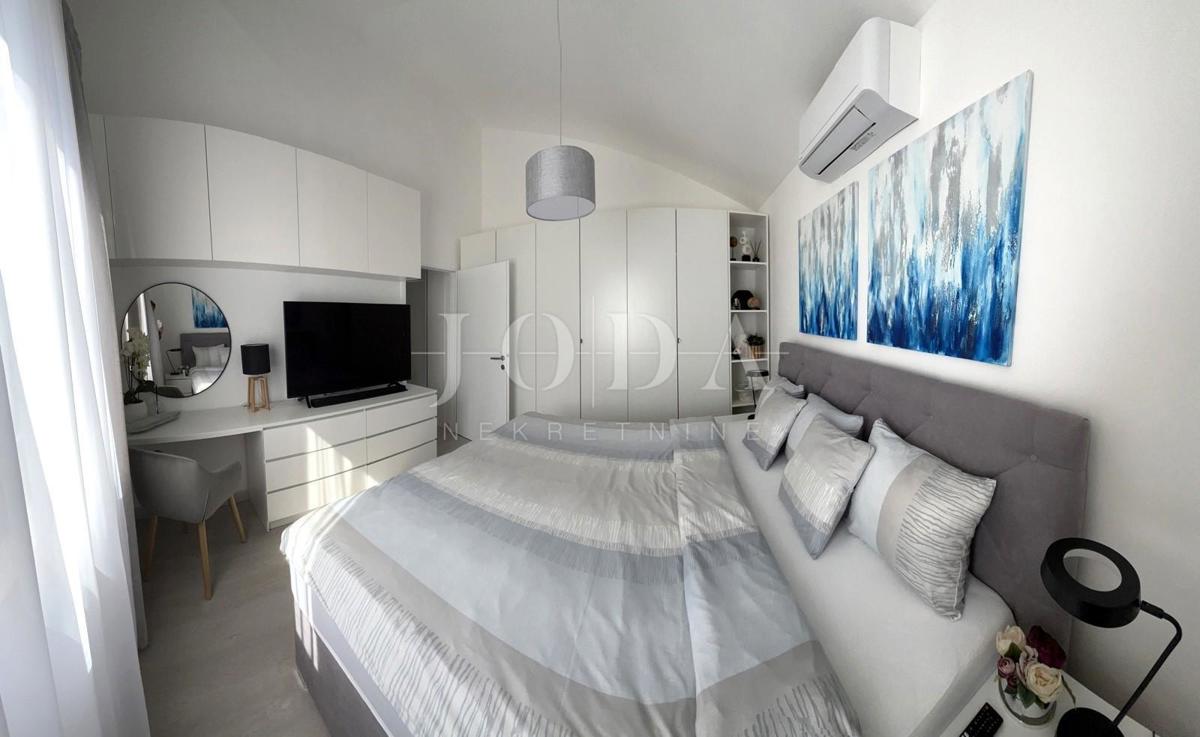 Prenovljeno stanovanje z odprtim pogledom na morje