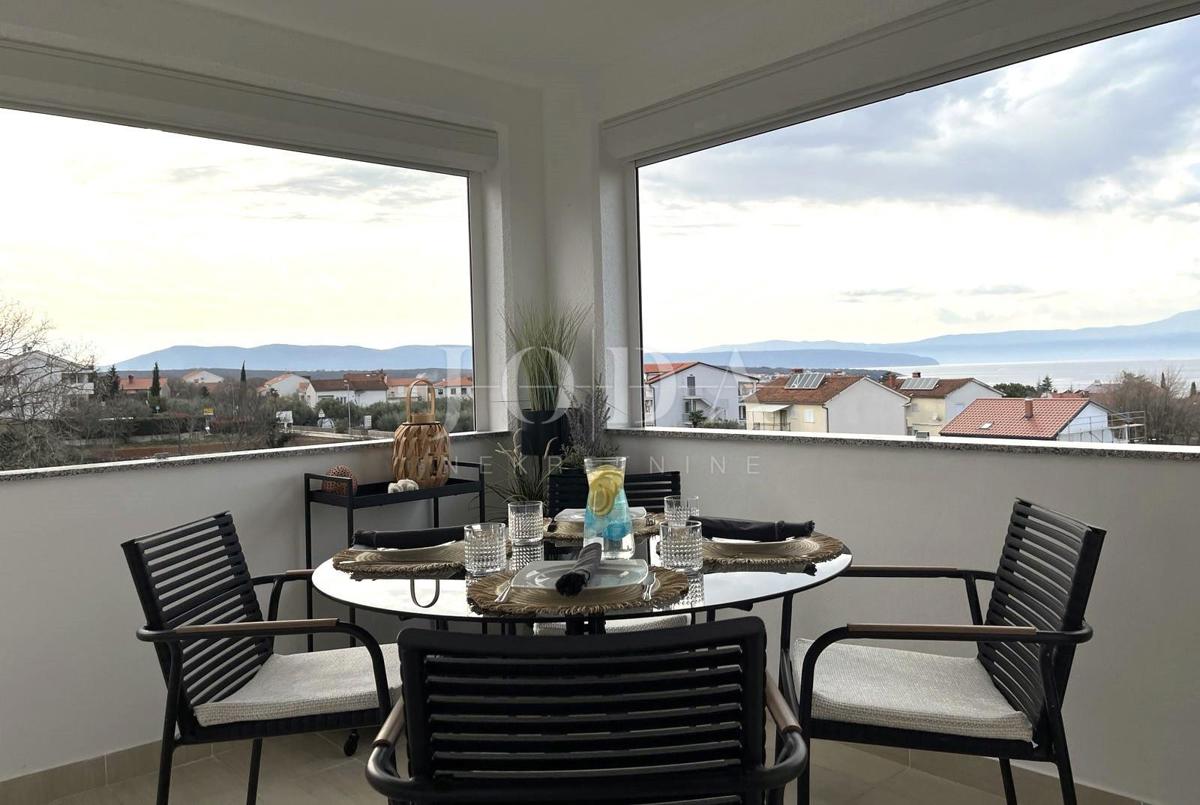 Prenovljeno stanovanje z odprtim pogledom na morje