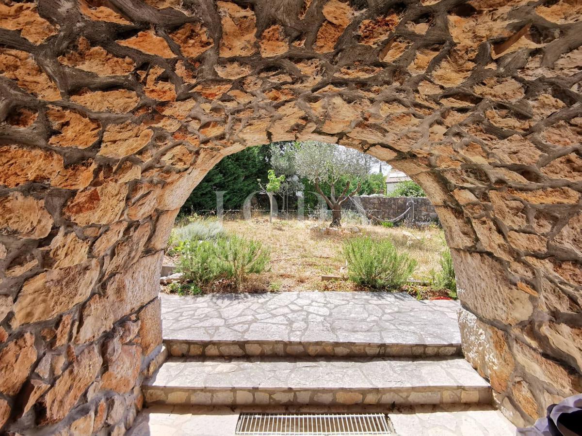 Kamnita hiša z bazenom - otok Krk