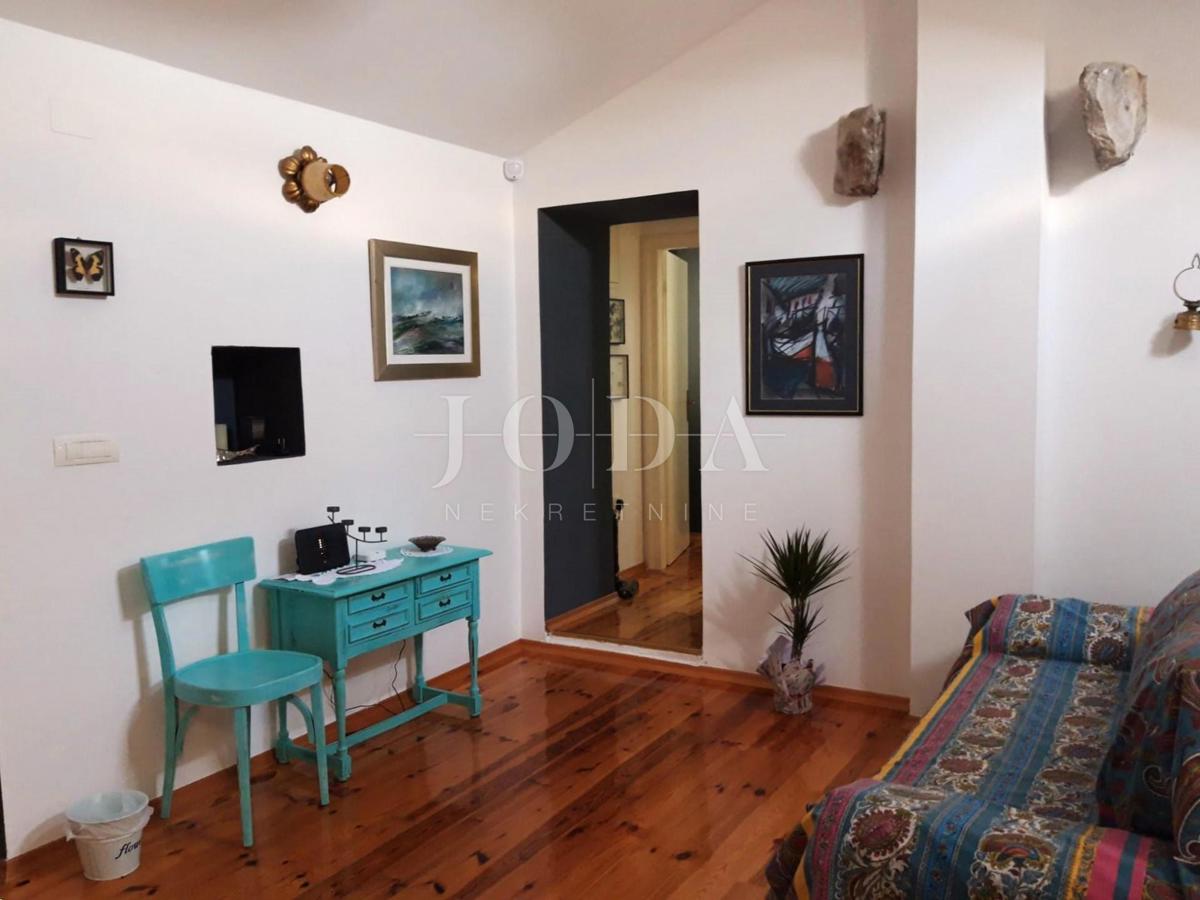 Kamnita hiša z bazenom - otok Krk