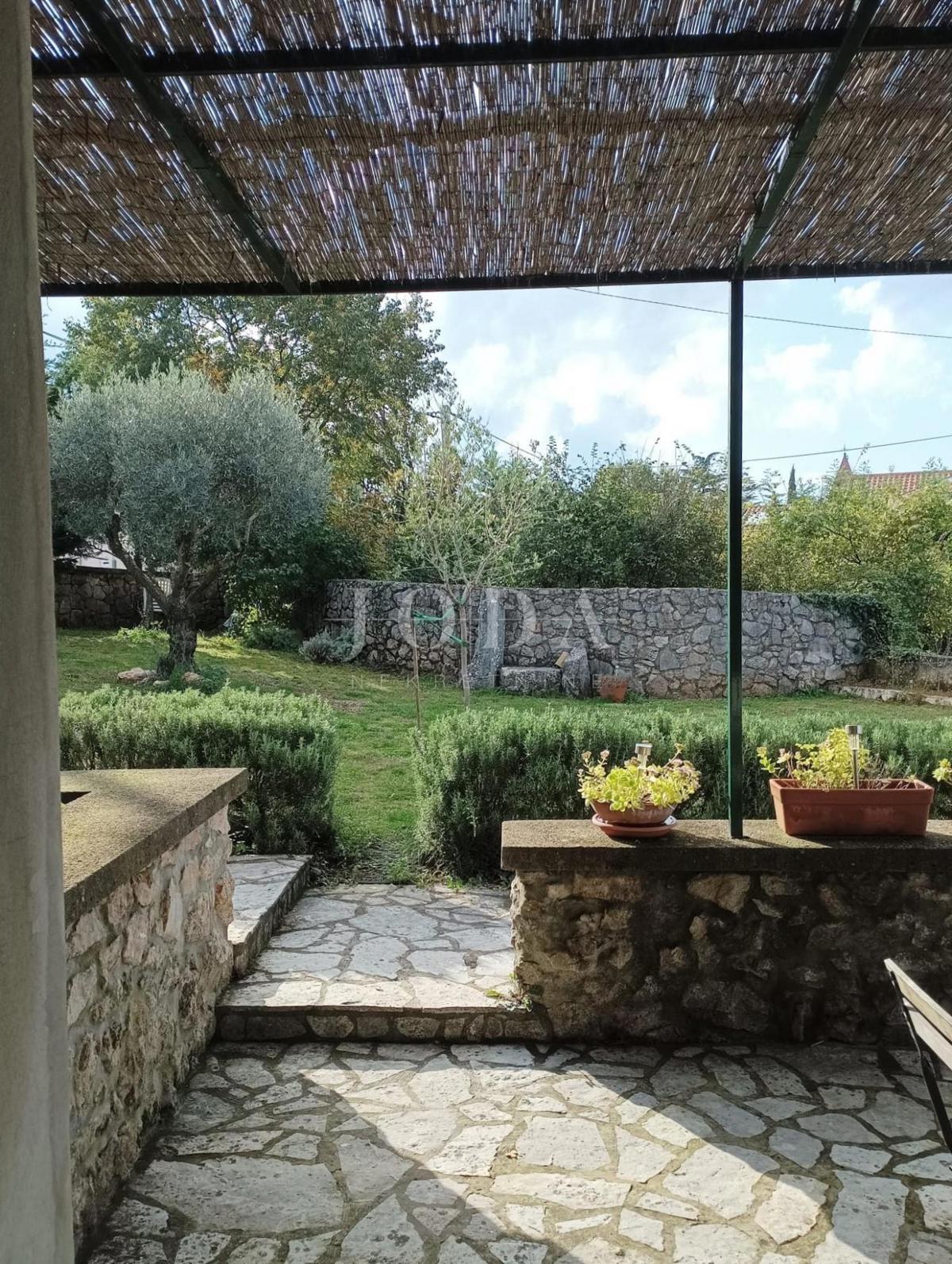 Kamnita hiša z bazenom - otok Krk