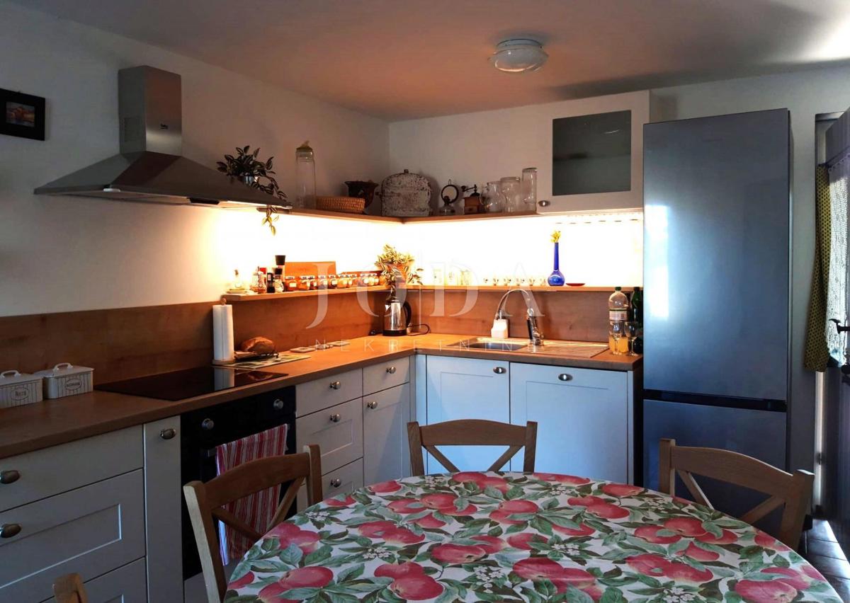 Kamnita hiša z bazenom - otok Krk