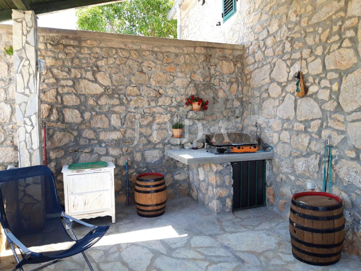 Kamnita hiša z bazenom - otok Krk