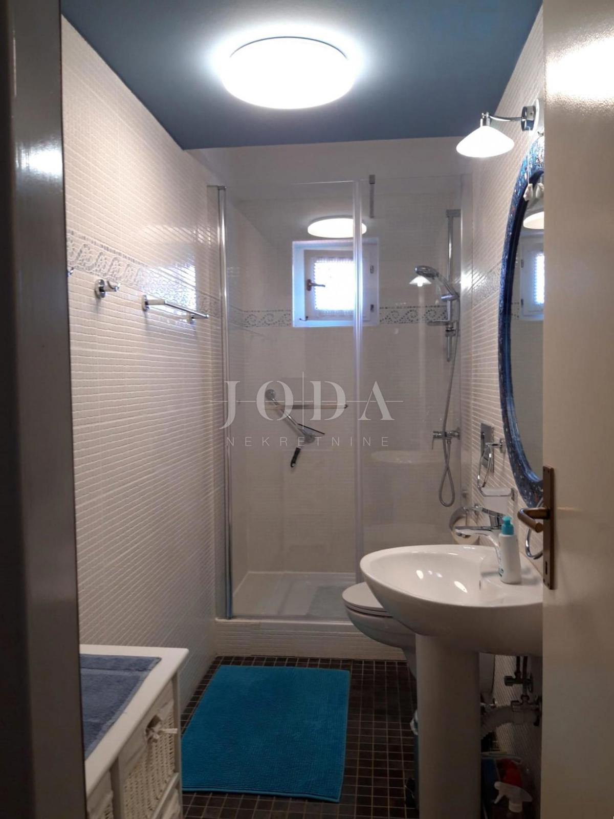 Kamnita hiša z bazenom - otok Krk