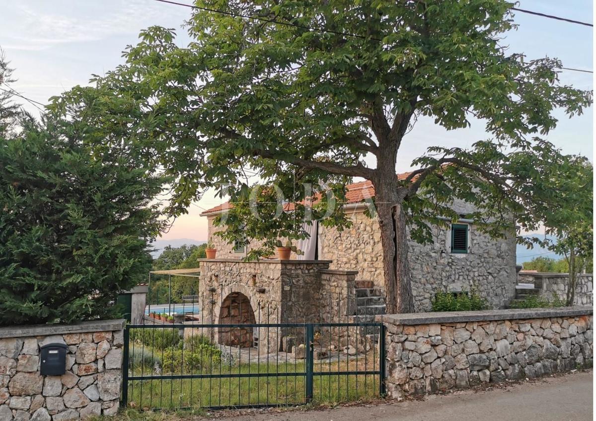 Kamnita hiša z bazenom - otok Krk