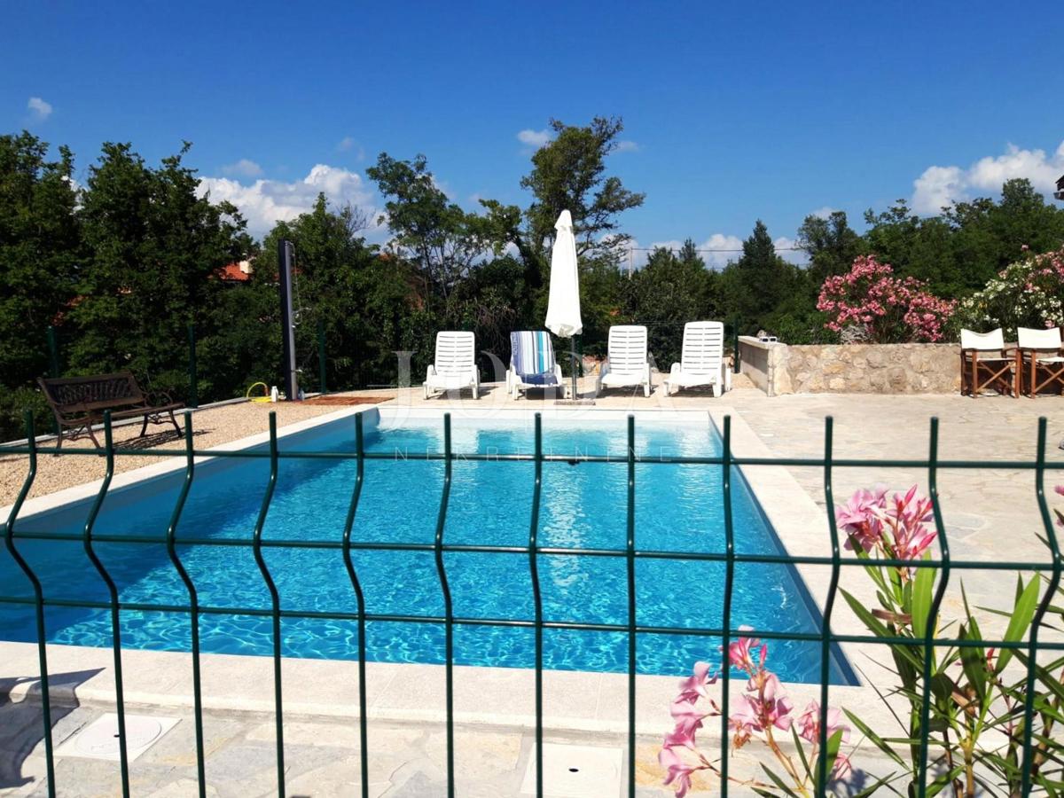 Kamnita hiša z bazenom - otok Krk