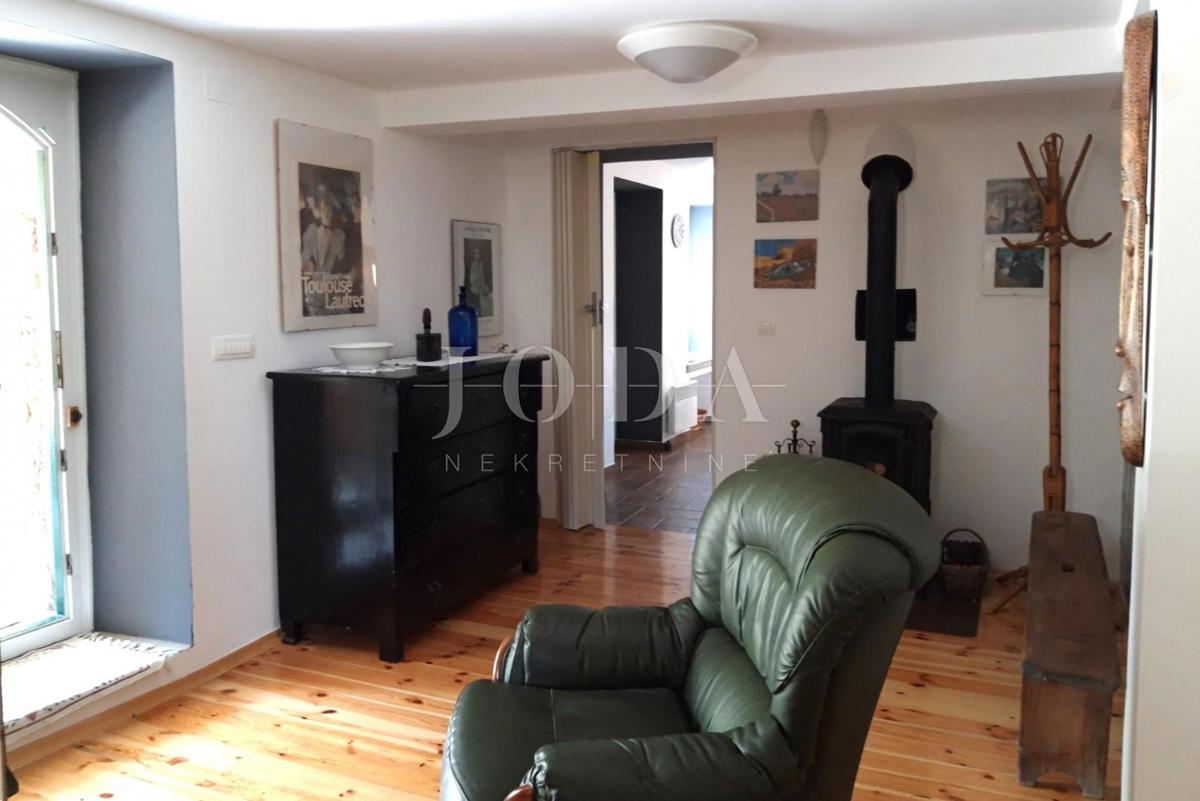 Kamnita hiša z bazenom - otok Krk