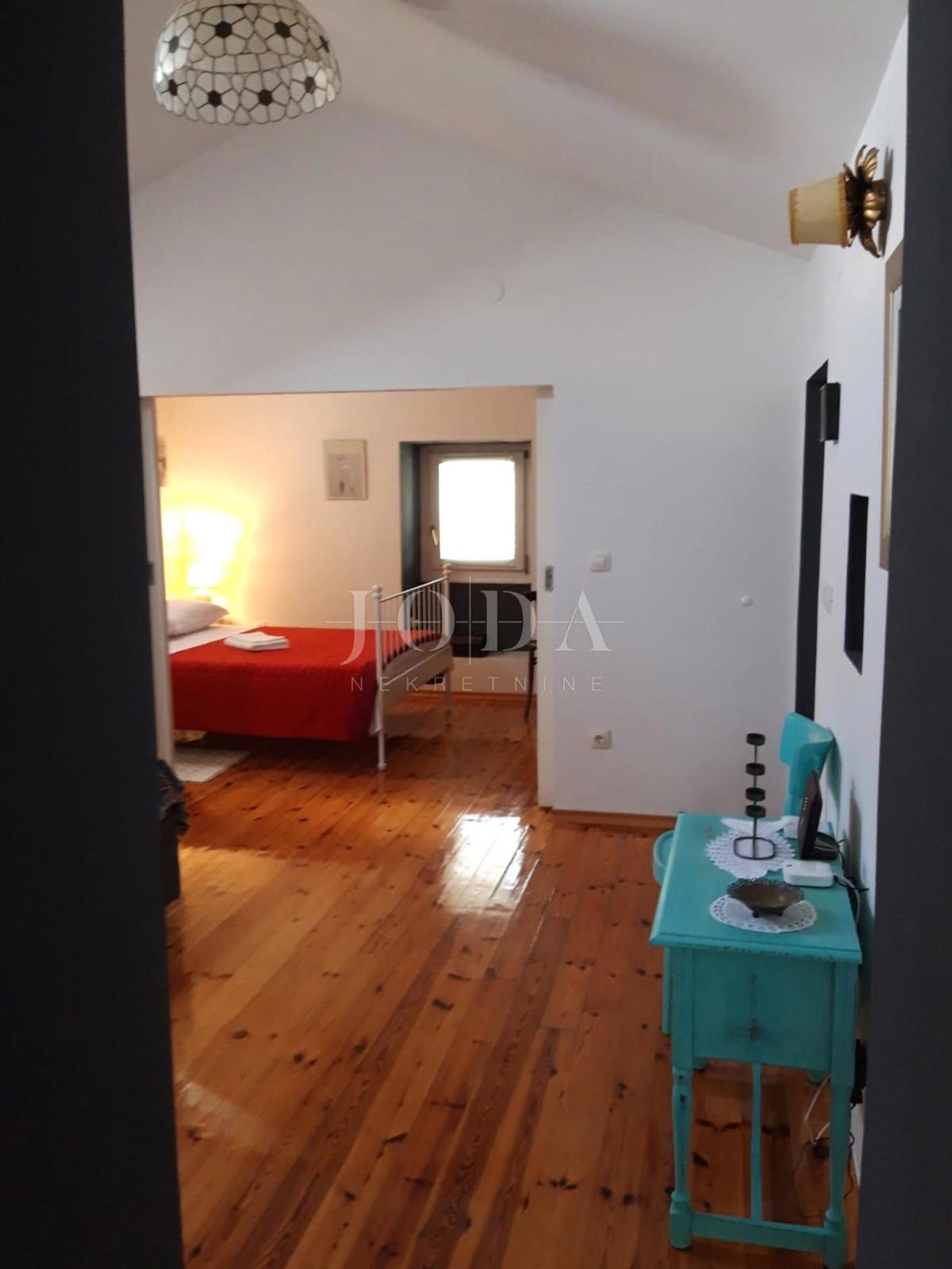 Kamnita hiša z bazenom - otok Krk