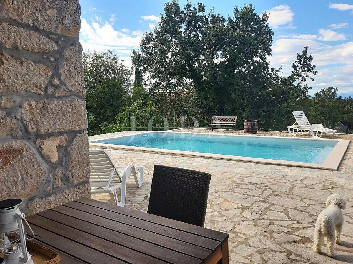 Kamnita hiša z bazenom - otok Krk