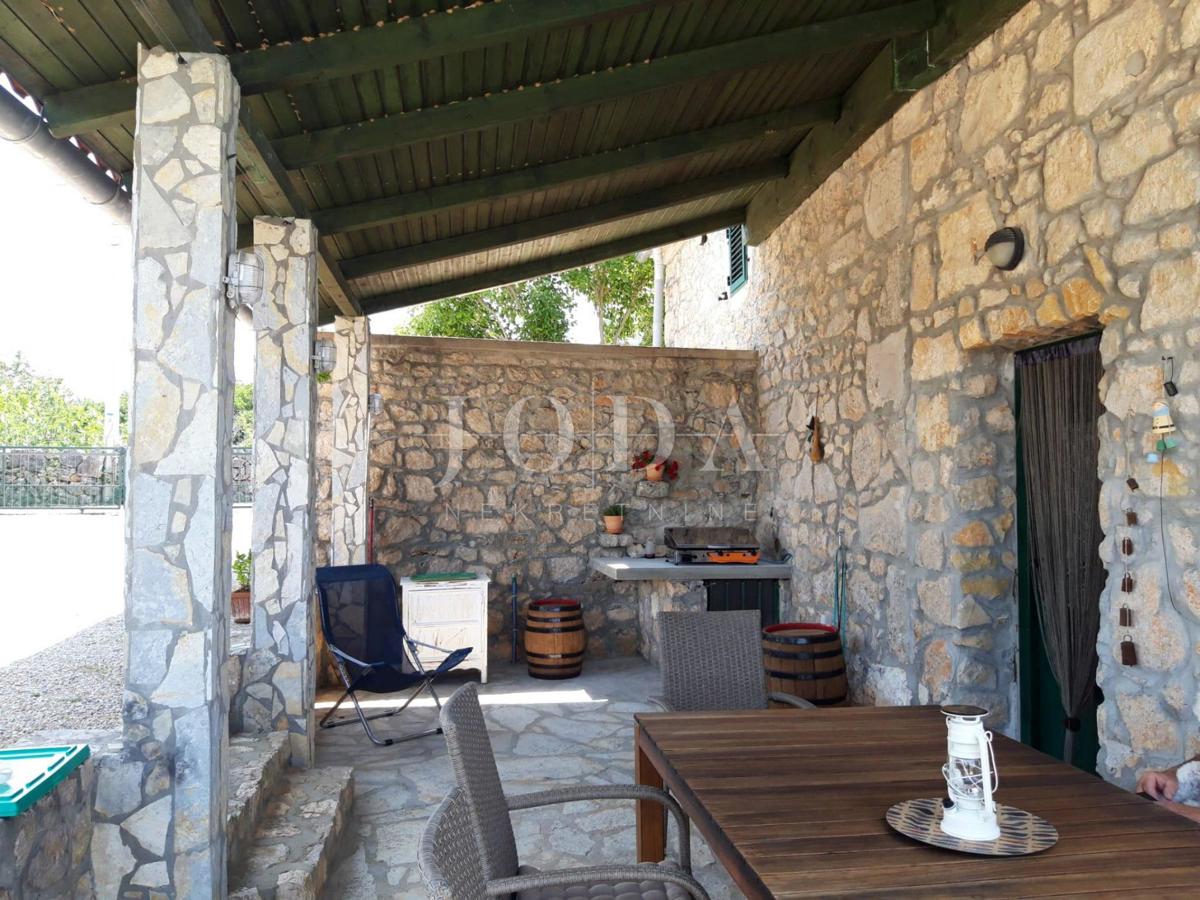 Kamnita hiša z bazenom - otok Krk