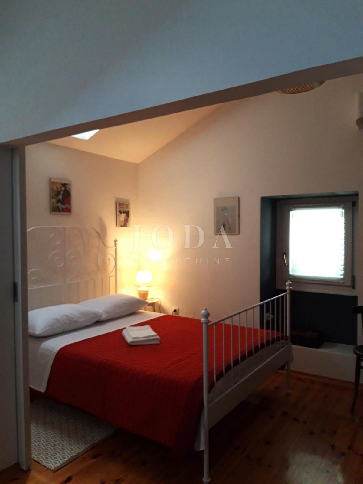 Kamnita hiša z bazenom - otok Krk