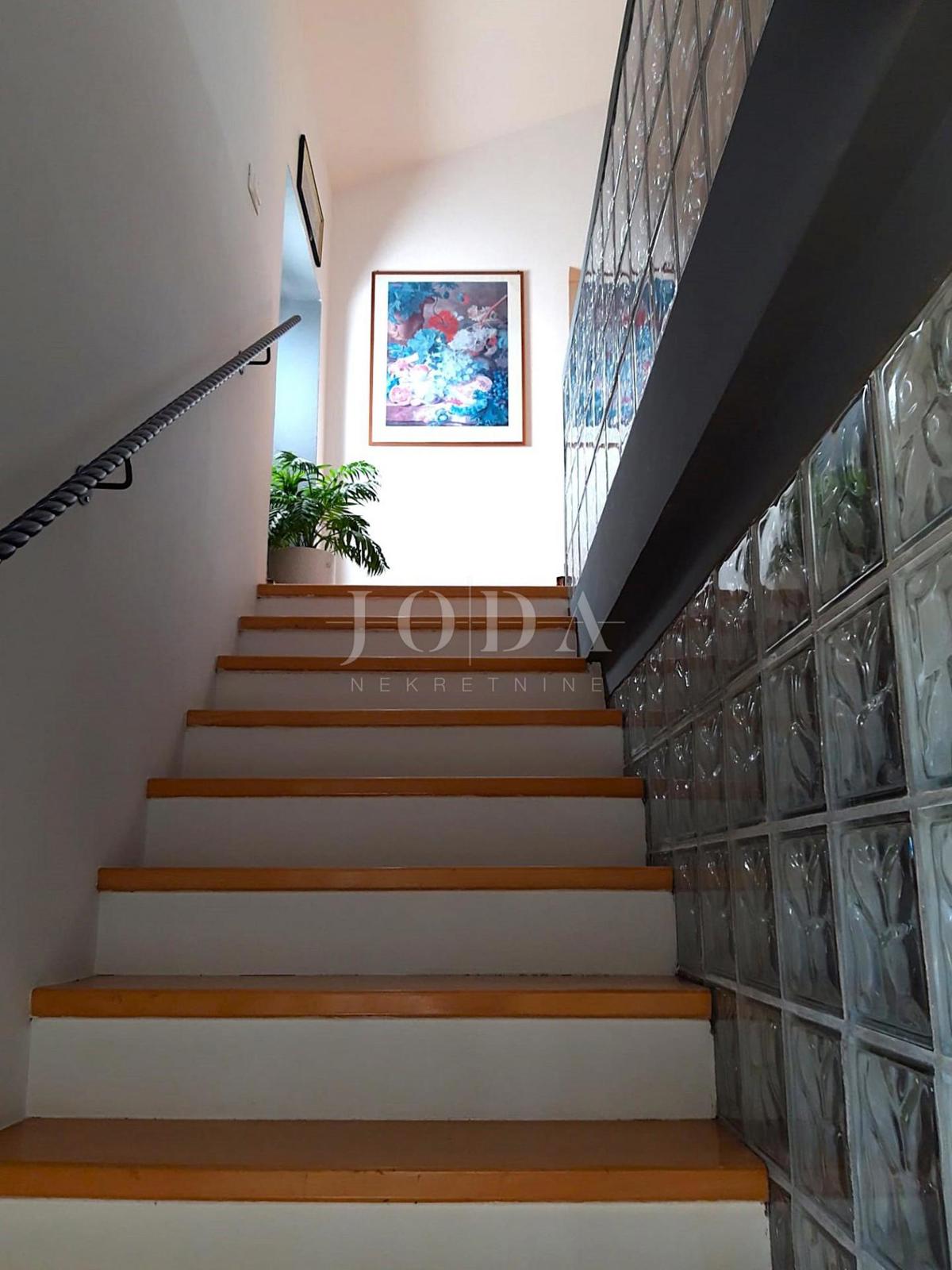 Kamnita hiša z bazenom - otok Krk