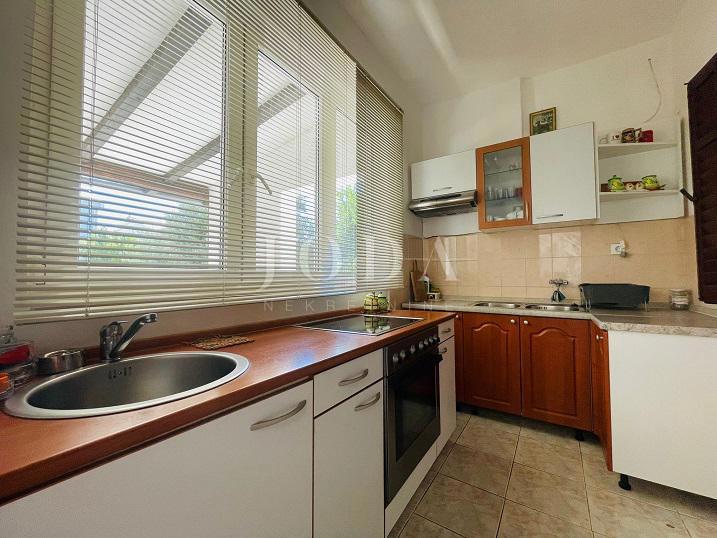 Hiša Novalja, 400m2