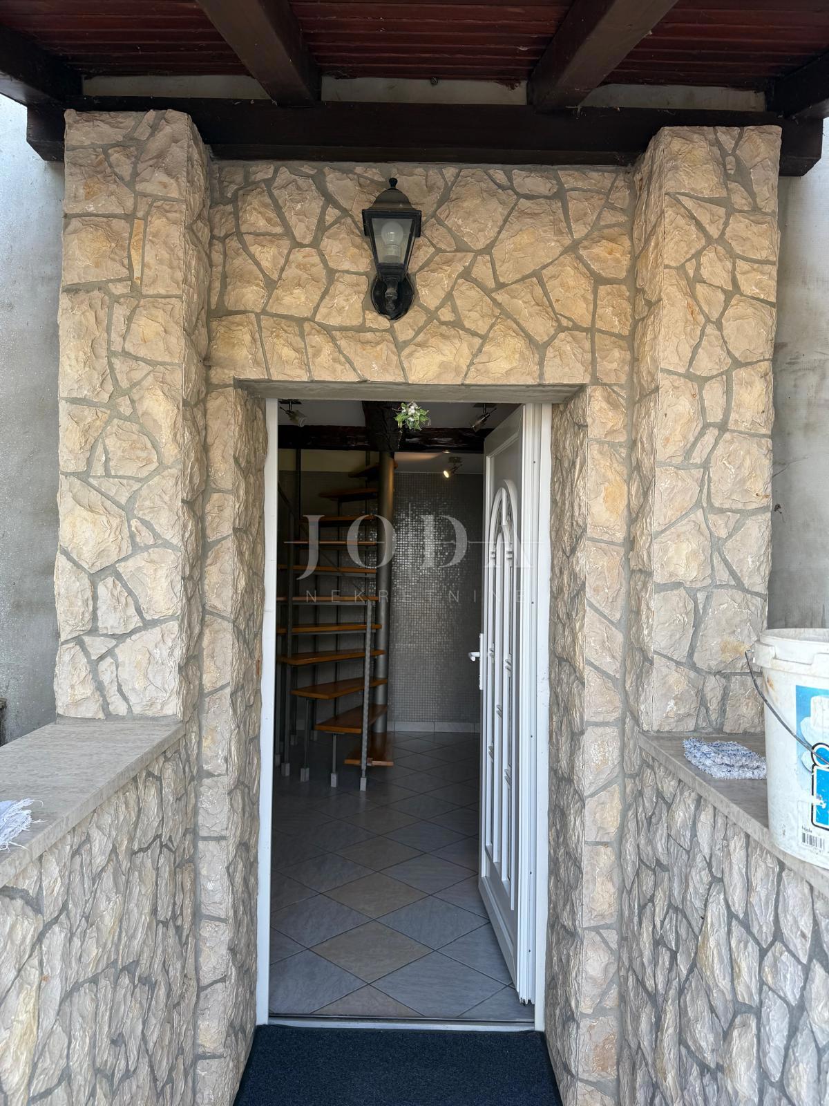 Hiša Šmrika, Kraljevica, 79m2