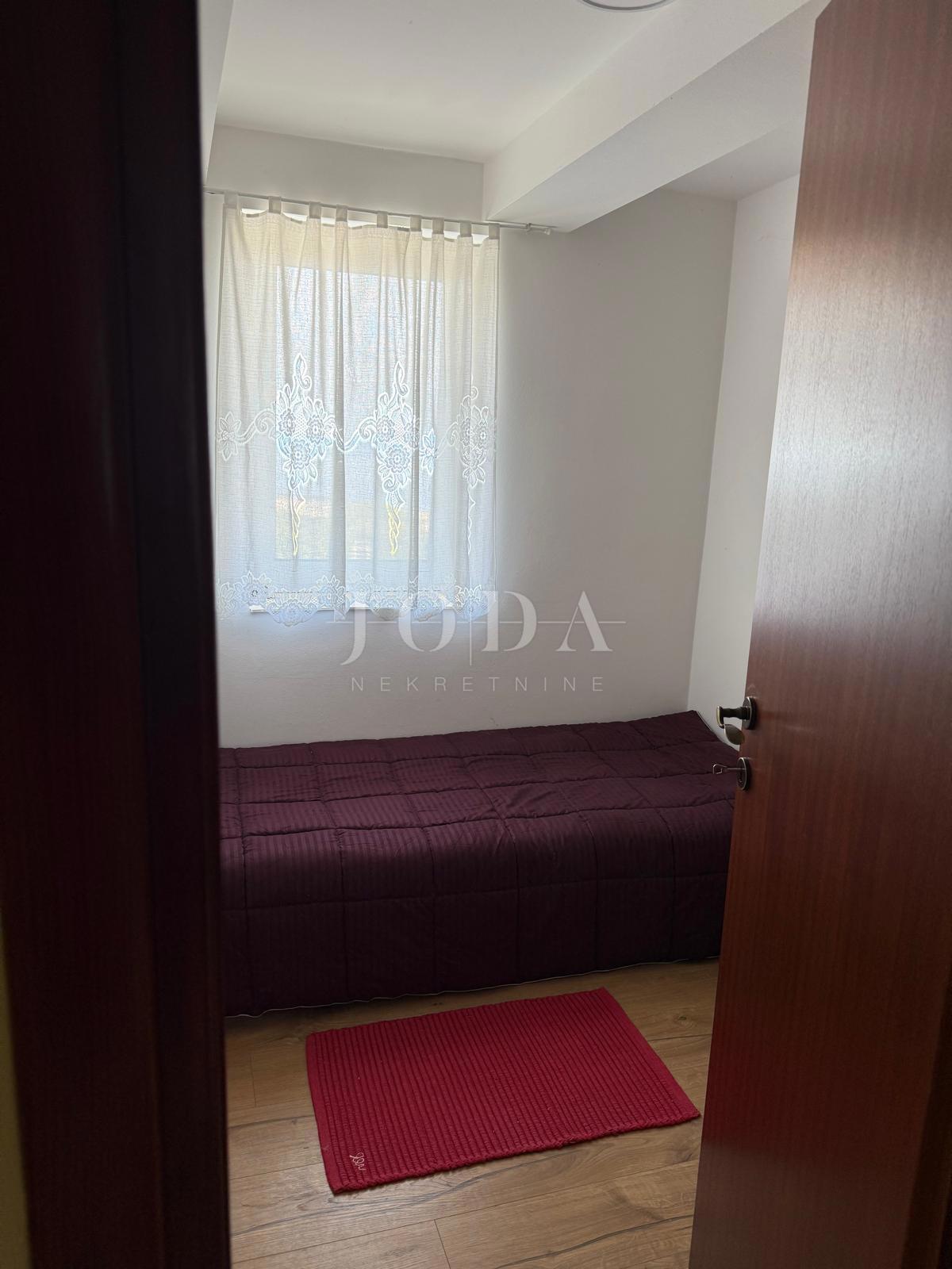 Hiša Šmrika, Kraljevica, 79m2