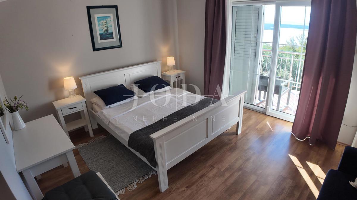 Investicijska priložnost – Apartmajska hiša z bazenom v Crikvenici