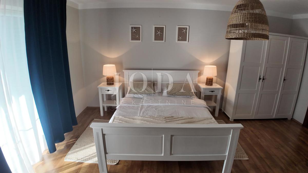 Investicijska priložnost – Apartmajska hiša z bazenom v Crikvenici