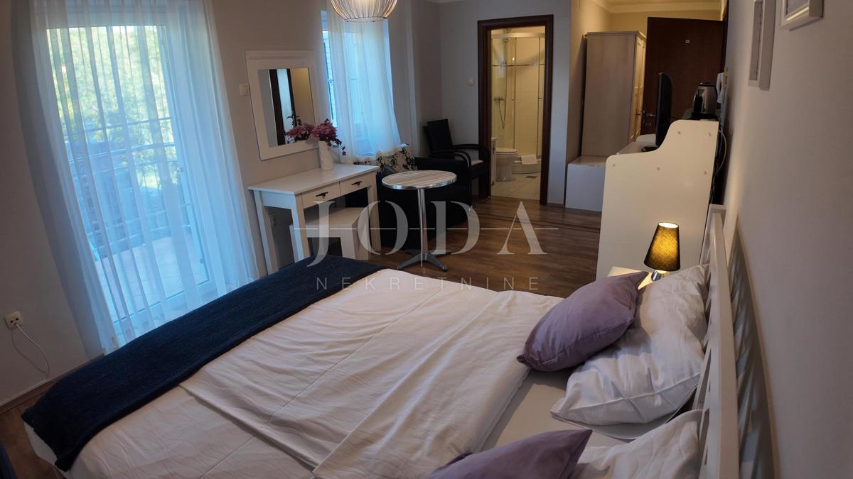 Investicijska priložnost – Apartmajska hiša z bazenom v Crikvenici