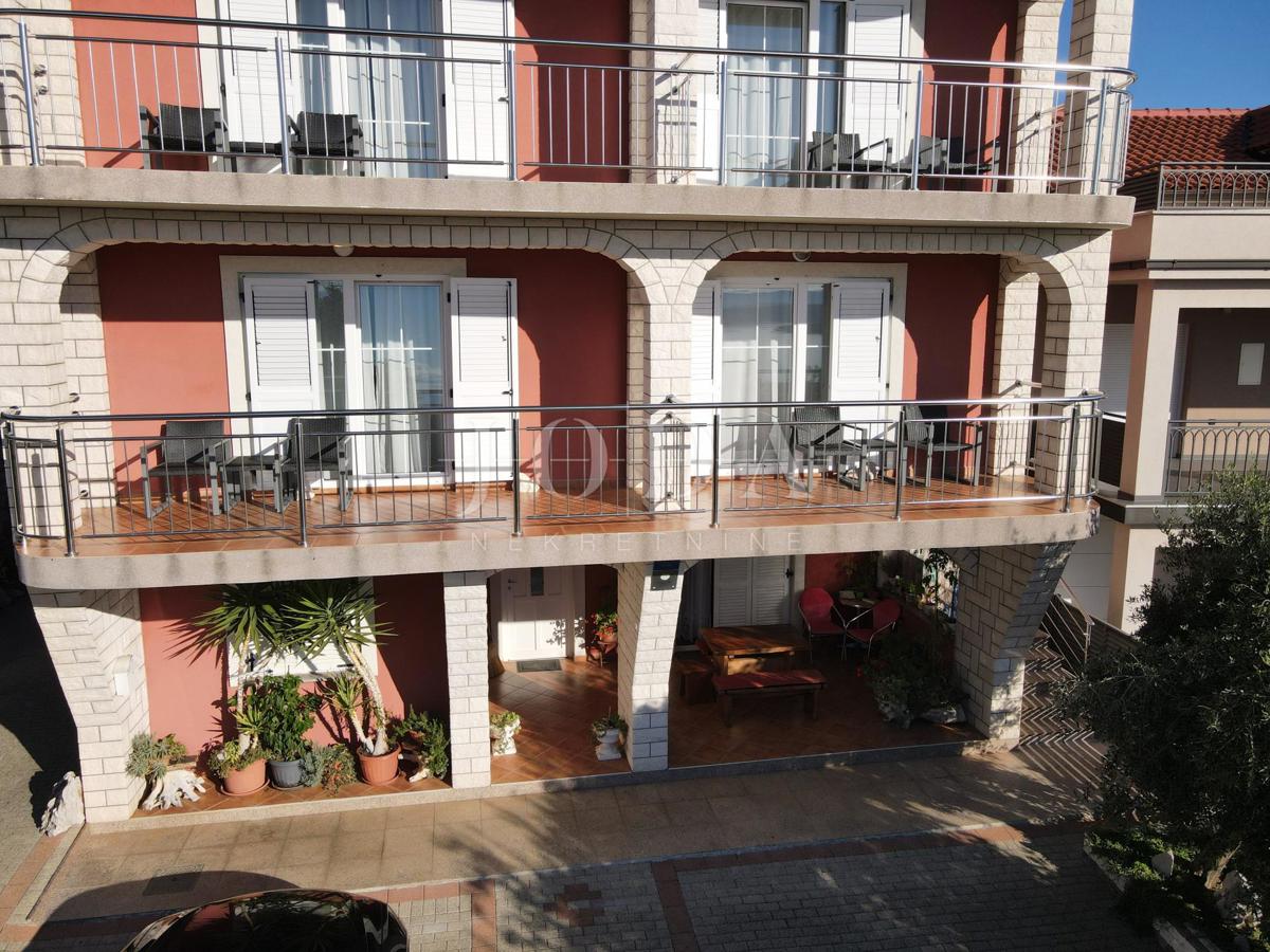 Investicijska priložnost – Apartmajska hiša z bazenom v Crikvenici