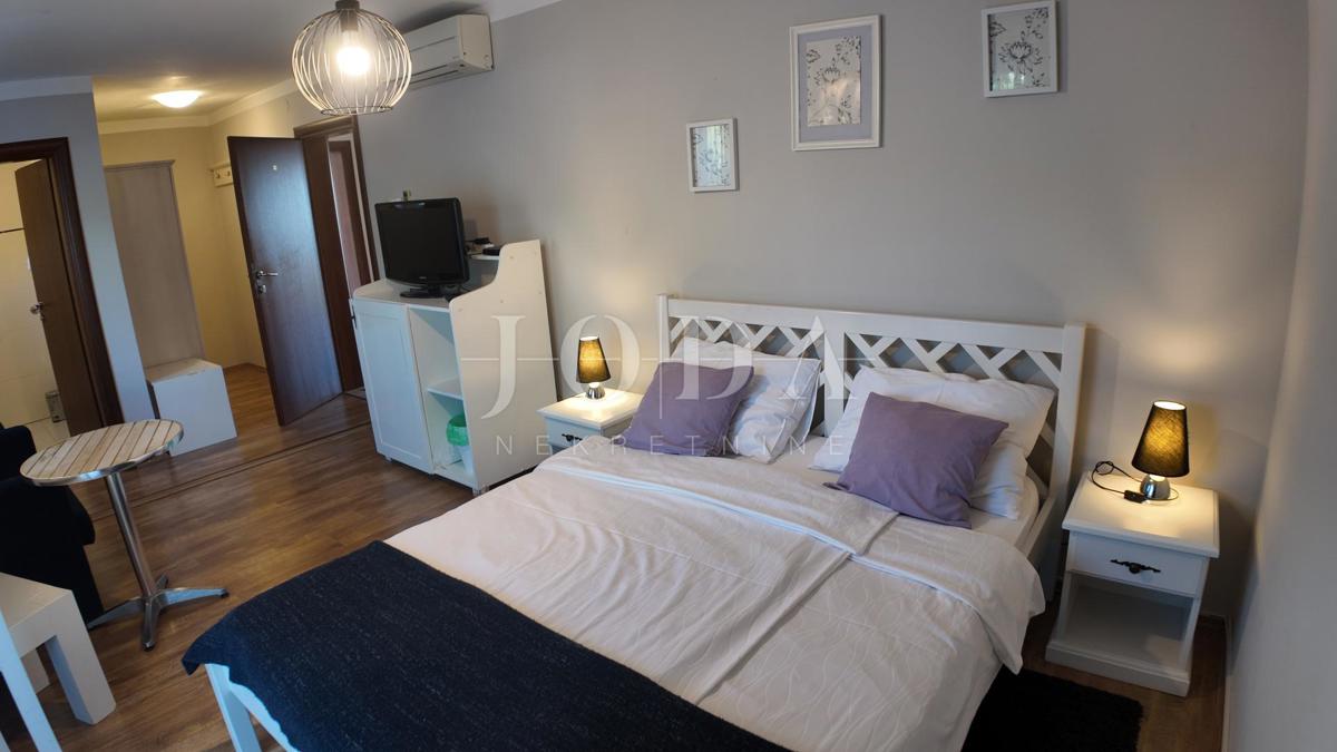 Investicijska priložnost – Apartmajska hiša z bazenom v Crikvenici