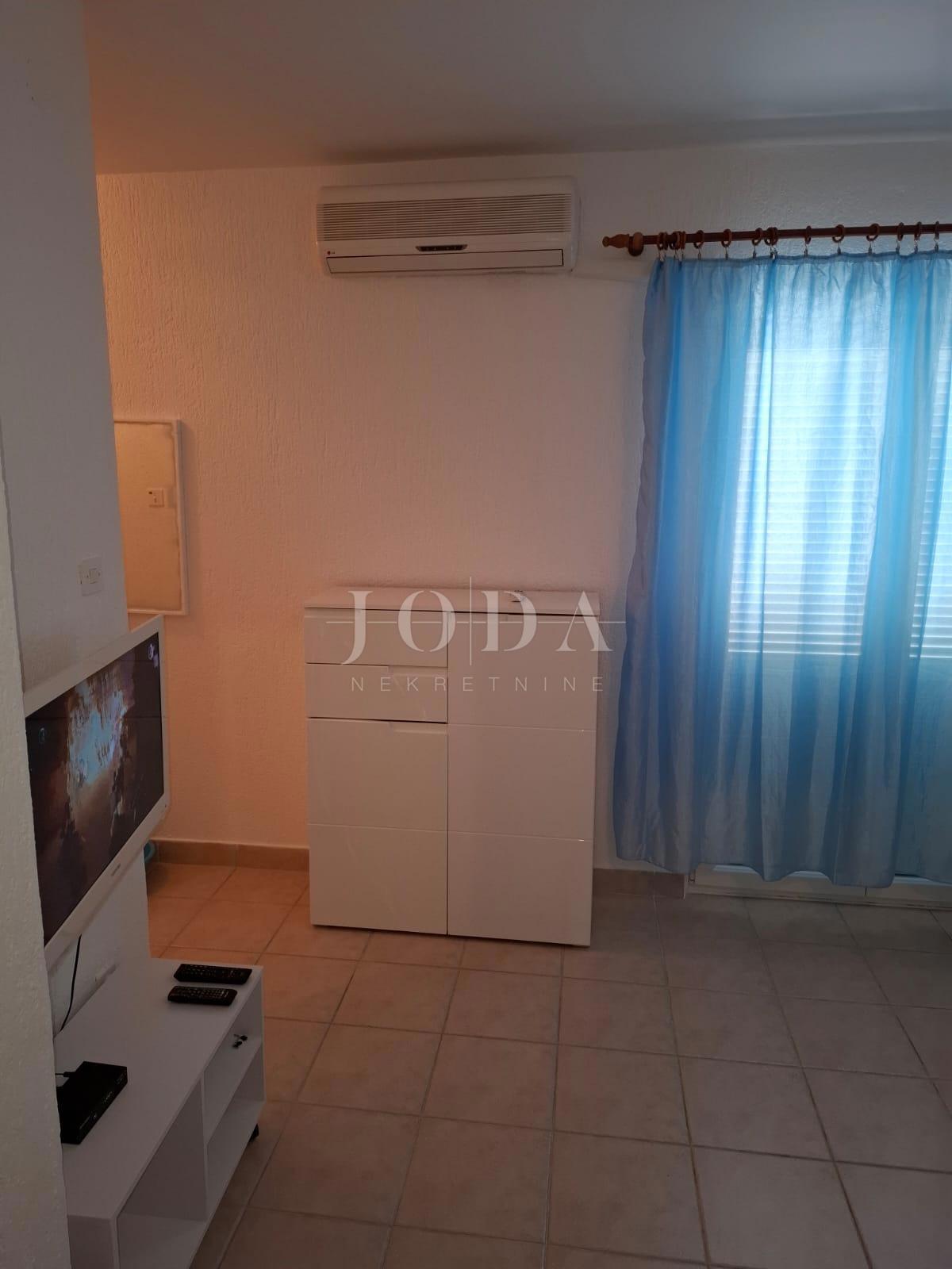 Dramalj, lepo stanovanje z balkonom in pogledom na morje