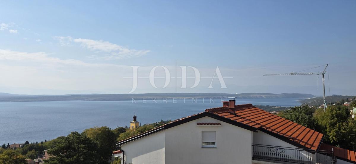 Dramalj, lepo stanovanje z balkonom in pogledom na morje